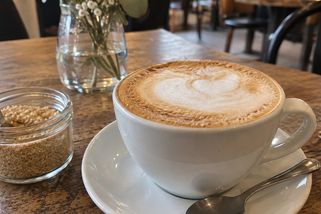 Požádala jsem v kavárně o cukr ke cappuccinu. Místo cukru jsem dostala přednášku - Médium.cz